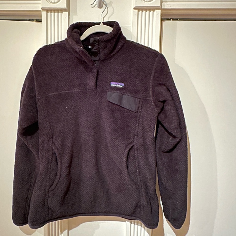 Black Patagonia pullover